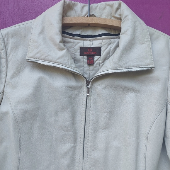 Danier cream leather jacket, M, lined, with extra zip-out winter lining - Picture 3 of 8